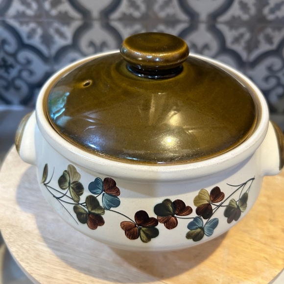 VINTAGE DENBY STONEWARE CROCK- 2 PINTS- SHAMROCK - Picture 2 of 7